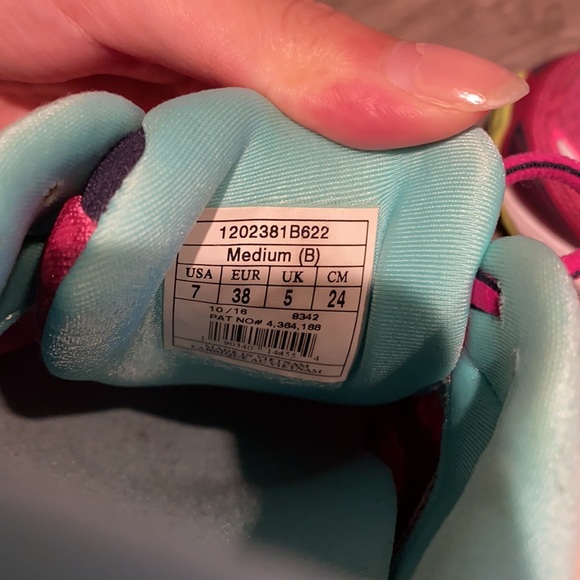 Brooks Running Shoes in Size 7 - Picture 3 of 4